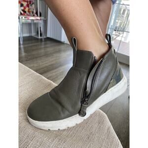 VIONIC Womens Brinkely Bootie Olive Nappa Leather Camo Shoes US 7